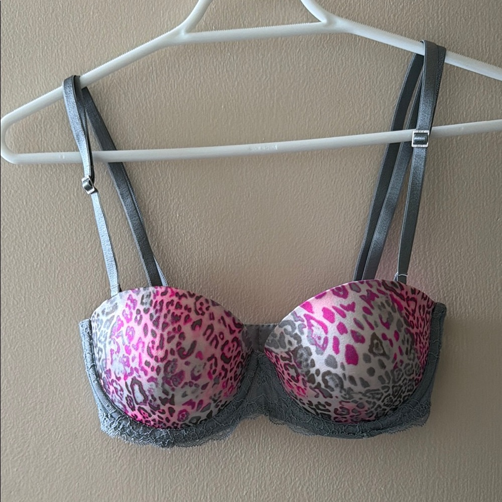 PINK Victoria’s Secret - Stylish Pink and Gray Leopard Print Bra
